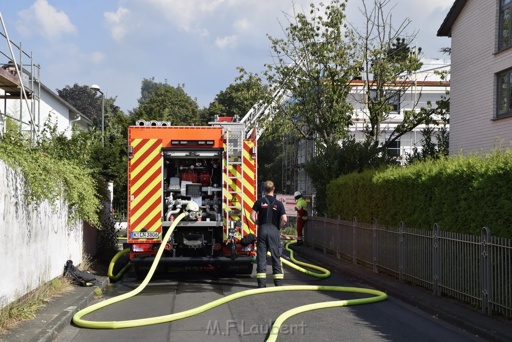 Dachstuhlbrand Koeln Poll Geislarerstr P430.JPG - Miklos Laubert